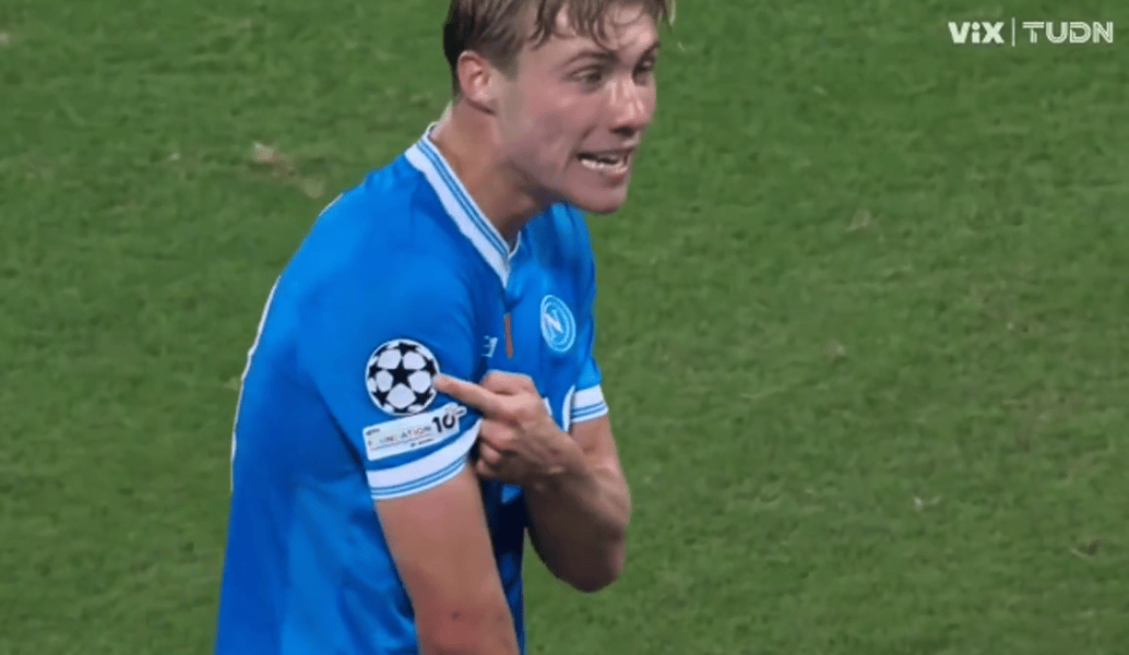 曼联旧将闪耀欧冠，霍伊伦德双响暗讽阿莫林！拉爵不怒反喜一亿在望